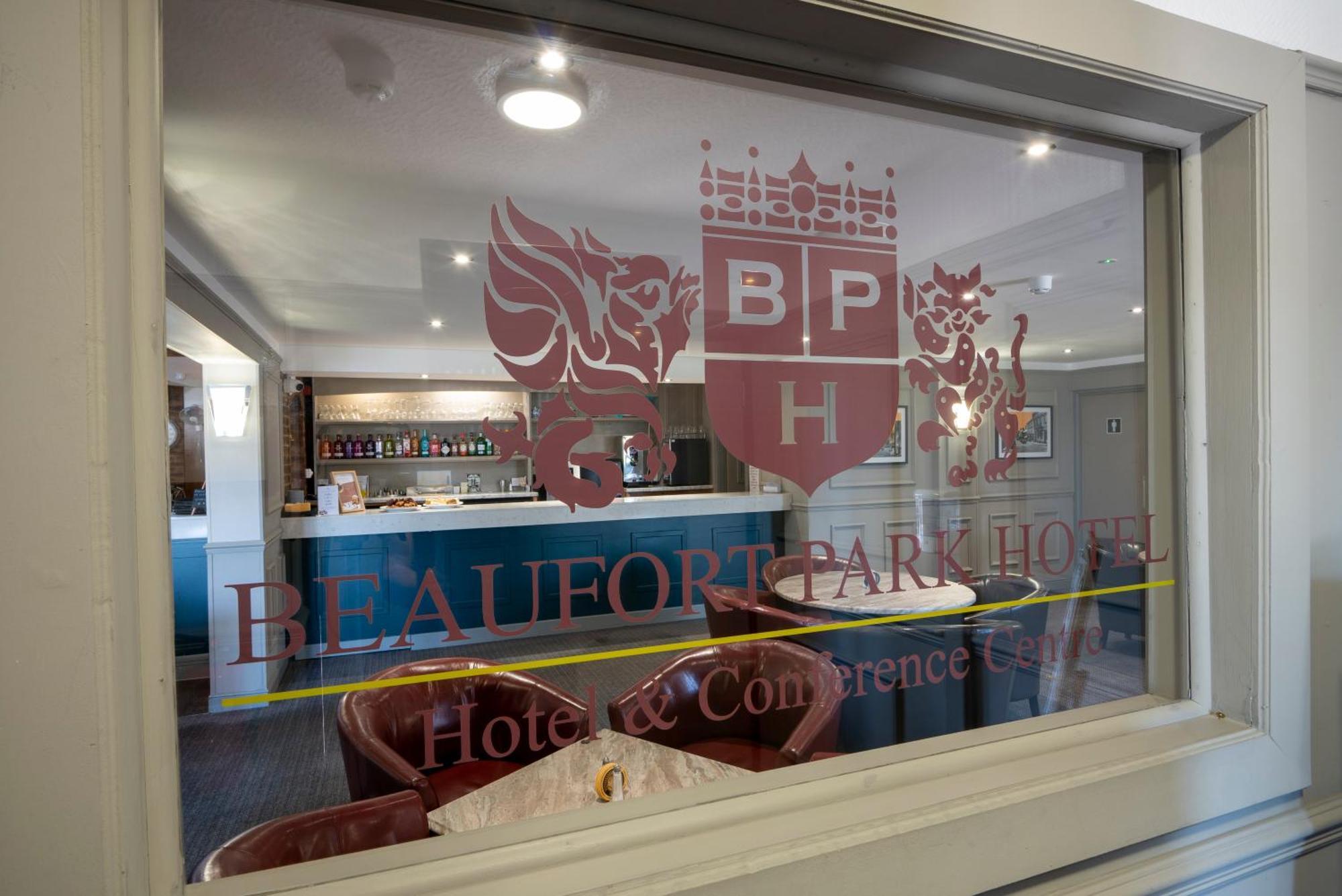 Beaufort Park Hotel Молд Экстерьер фото