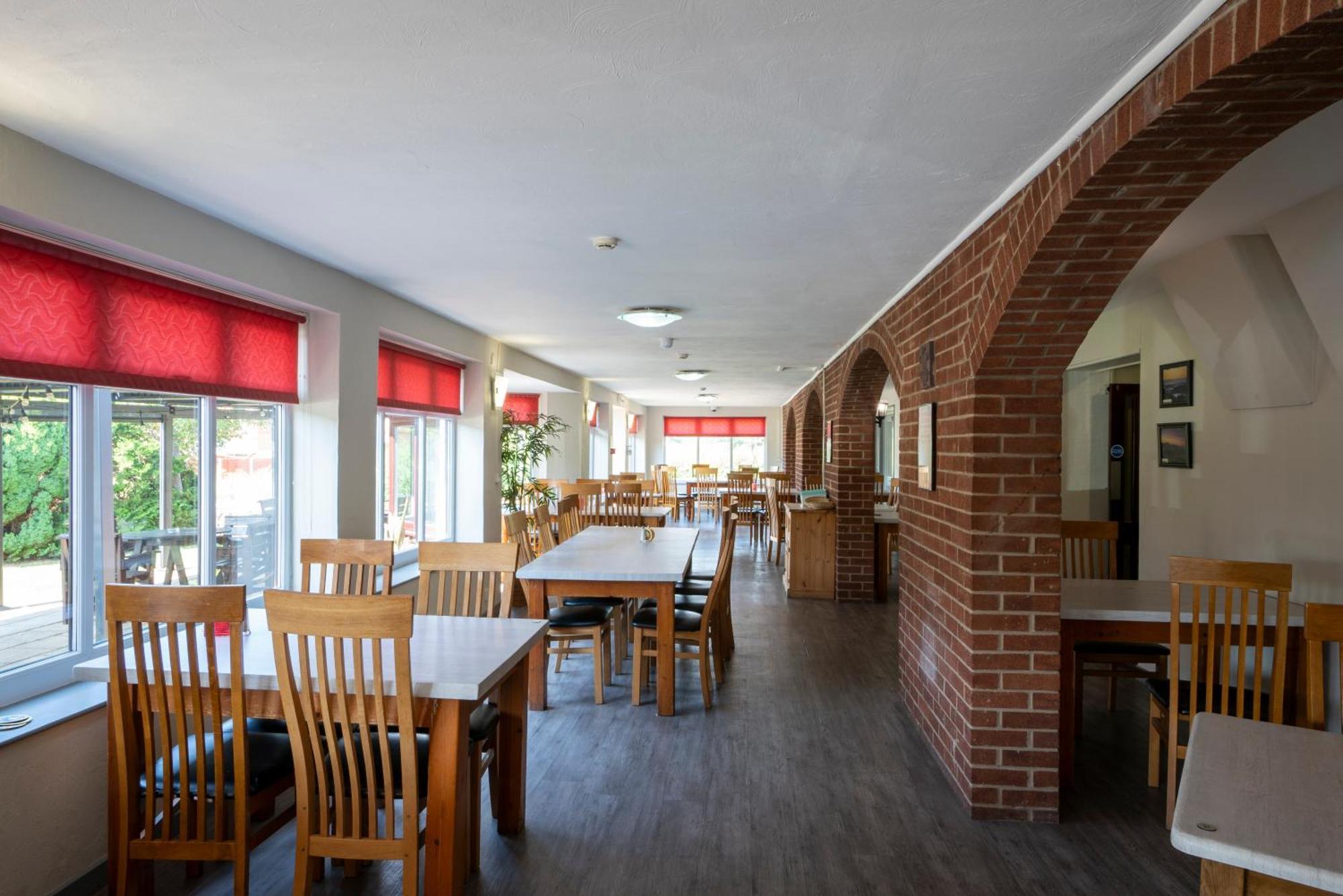 Beaufort Park Hotel Молд Экстерьер фото