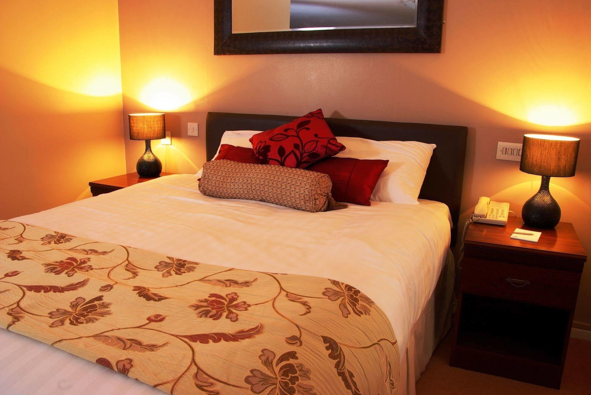 Beaufort Park Hotel Молд Экстерьер фото